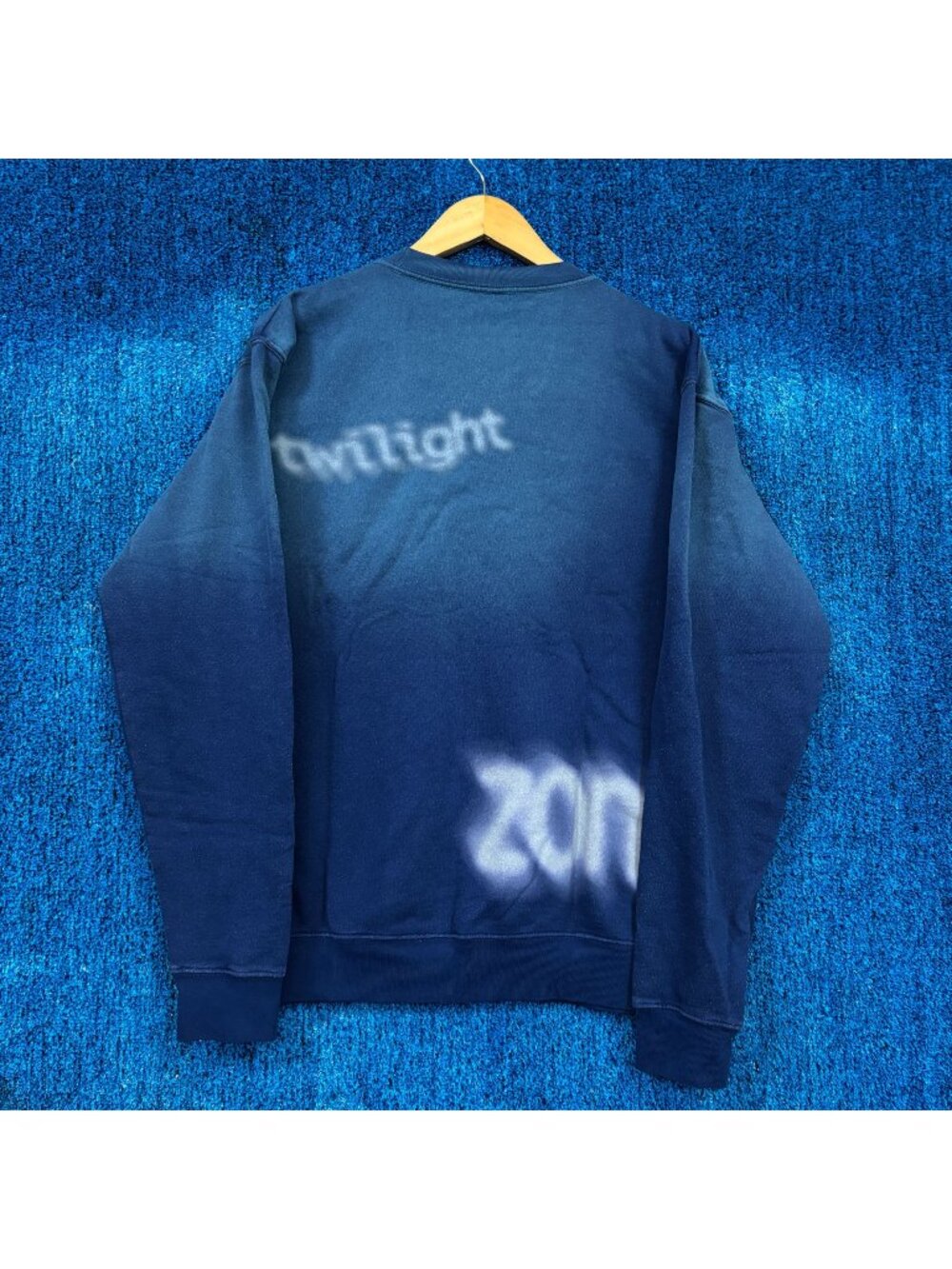 Ariana Grande Twilight Zone Blur Synth-Pop Artist Crewneck L